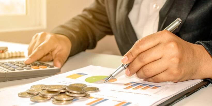 Who is a Certified Management Accountant?